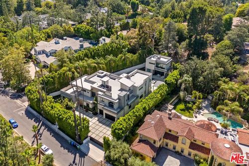 4111 Valley Meadow Rd, Encino, CA, 91436-3925 | Card Image