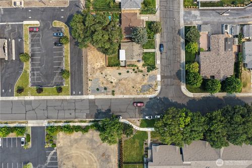 402 E Walnut Ave, Moses Lake, WA, 98837-1865 | Card Image