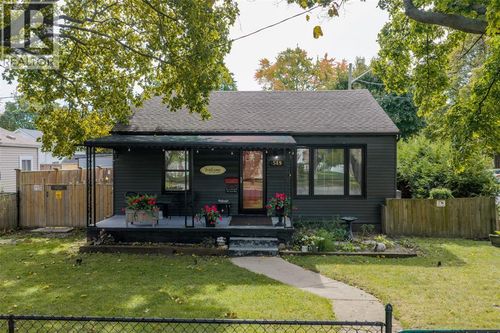 549 Cromwell St, Sarnia, ON, N7T3Z5 | Card Image