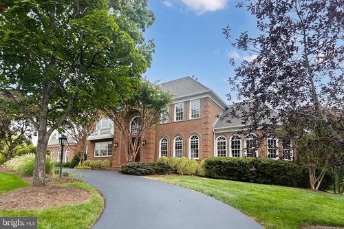 5452 Chandley Farm Cir, CENTREVILLE, VA, 20120-1239 | Card Image