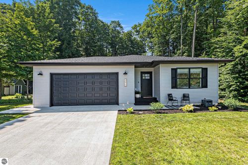 4675 Choice Cir, Traverse City, MI, 49685-7290 | Card Image