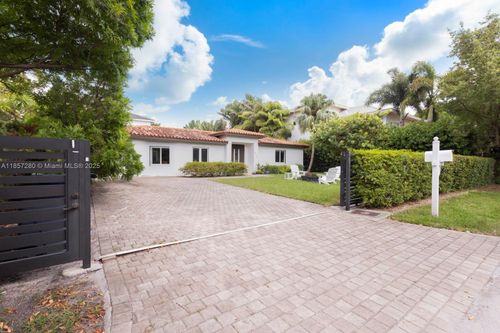 677 Hampton Ln, Key Biscayne, FL, 33149-2016 | Card Image