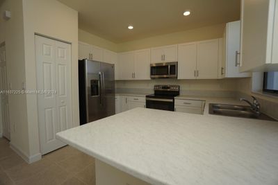 11011 - 11011 W 33rd Ln, Townhouse with 3 bedrooms, 2 bathrooms and null parking in Hialeah FL | Image 3