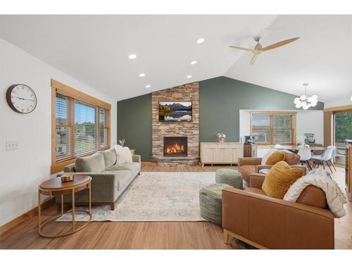 1647 Valley Quail Dr, River Falls, WI, 54022-2173 | Card Image