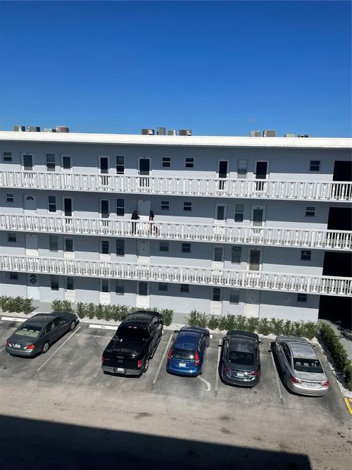 231-604 Ne 2nd St, Dania Beach, FL, 33004-3350 | Card Image