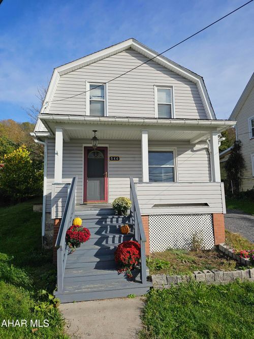 546 Bedford St, Claysburg, PA, 16625-7700 | Card Image