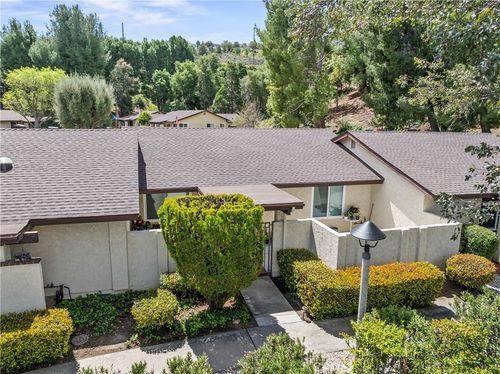 unit-b-26335 Oakspur Dr, Newhall, CA, 91321-4318 | Card Image