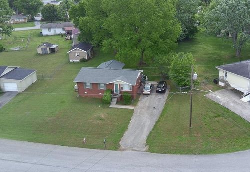 204 Crest Dr, Hopkinsville, KY, 42240-5146 | Card Image