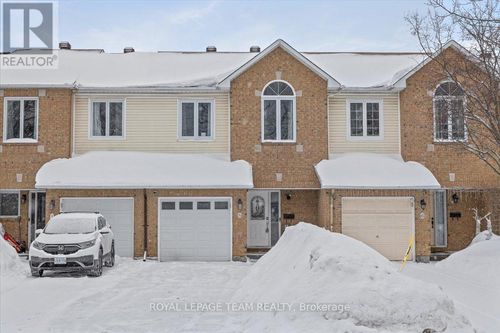 8 Crownridge Dr, Kanata, ON, K2M2M8 | Card Image