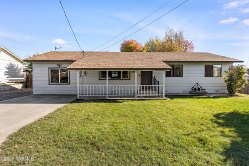 501 N 8th St, Zillah, WA, 98953-9036 | Card Image