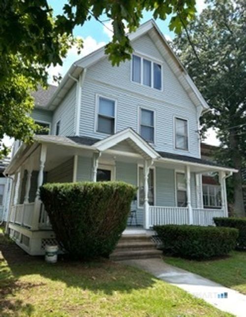 52 Putnam Ave, Hamden, CT, 06517-2825 | Card Image