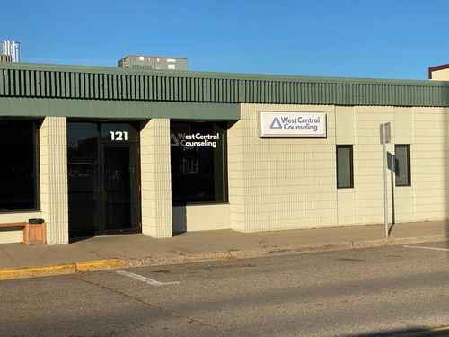 121 5th Ave W, Alexandria, MN, 56308-1303 | Card Image