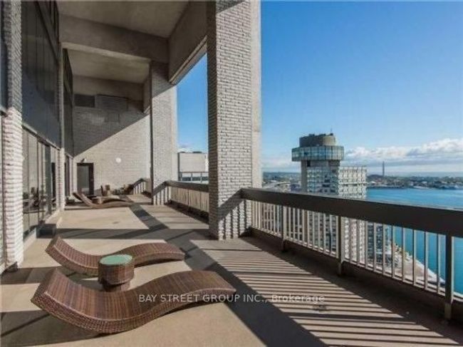 3019 - 33 Harbour Sq, Condo with 1 bedrooms, 1 bathrooms and 1 parking in Toronto ON | Image 13