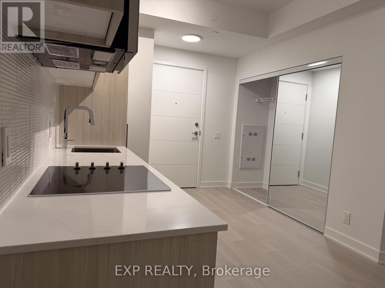 Residential Lease in Toronto (Clairlea-Birchmount) 4