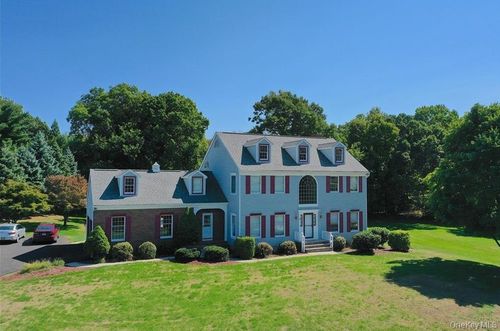 8 Menayas Ct, Washingtonville, NY, 10992-2032 | Card Image