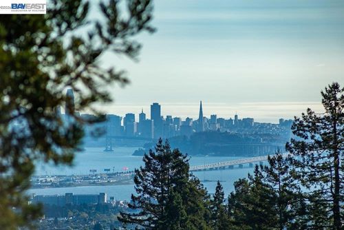 1302 Westview Dr, Berkeley, CA, 94705-1653 | Card Image