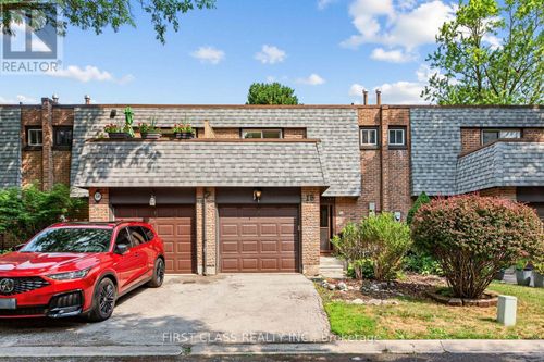 8-16 Woodglen Way, Markham (Unionville), ON, L3R3A8 | Card Image