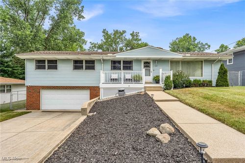 7607 Alan Pkwy, Middleburg Heights, OH, 44130-6404 | Card Image
