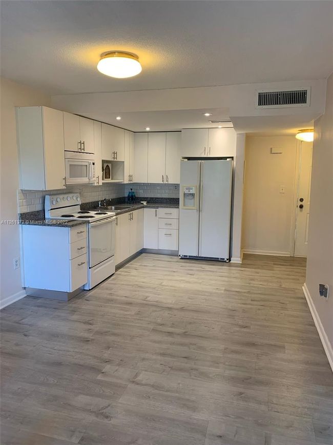 APT-303 - 677 Sw 9 Th Ave, Condo with 1 bedrooms, 1 bathrooms and null parking in Miami FL | Image 6