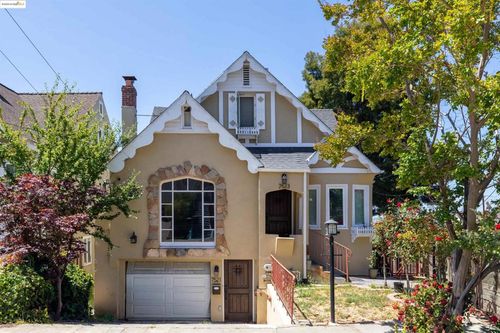 7523 Outlook Ave, Oakland, CA, 94605-2923 | Card Image
