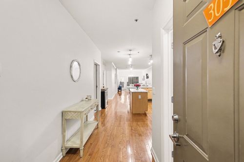 305-1803 Broadway, Nashville, TN, 37203-2761 | Card Image