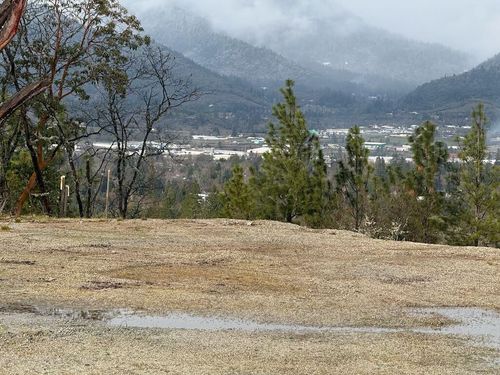 2050 Se Wyndham Way, Grants Pass, OR, 97527-5666 | Card Image