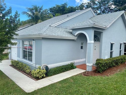 540 Se 21st Ln, Homestead, FL, 33033-5275 | Card Image