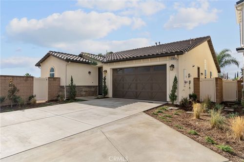 34222 Travis Ln, Yucaipa, CA, 92399-2697 | Card Image