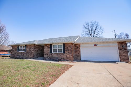 421 N Barker Ave, Bolivar, MO, 65613-3414 | Card Image