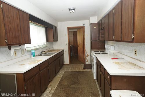 7047 Haggerty Rd, Van Buren Township, MI, 48111-5101 | Card Image