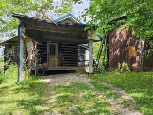 106 Log Home Ln, Moss, TN, 38575-6241 | Card Image