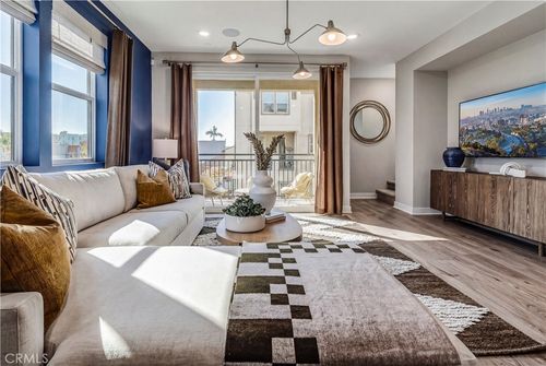 24-12719 Azure Way, Hawthorne, CA, 90250 | Card Image
