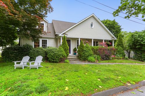 176 Adelaide St, Fairfield, CT, 06825-7442 | Card Image