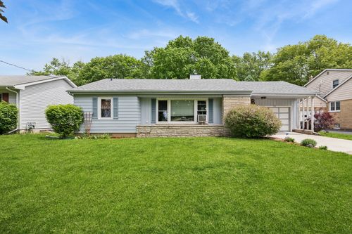 320 S Elm St, Waterman, IL, 60556-9827 | Card Image