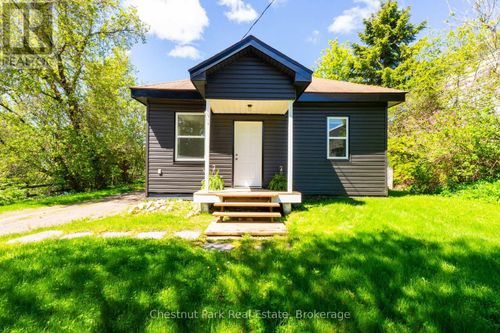 203 Centre Street, Burks Falls, ON, P0A1C0 | Card Image