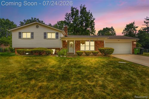 5108 Shelbyshire Dr, Shelby Township, MI, 48316-4164 | Card Image