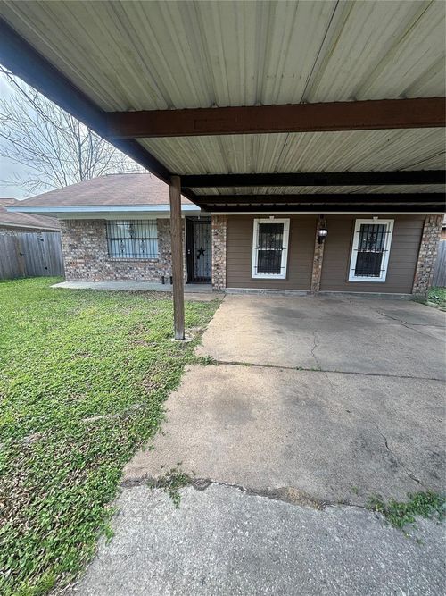 1135 Greencroft St, Channelview, TX, 77530-2840 | Card Image