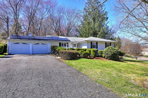 28 Grandview Dr, Trumbull, CT, 06611-3822 | Card Image