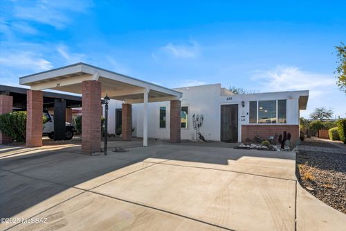 255 N Paseo De Los Conquistadores, Green Valley, AZ, 85614-3136 | Card Image