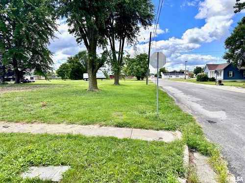 511 N East St, Jacksonville, IL, 62650-1429 | Card Image