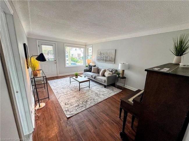77 E 24 Th St, House other with 2 bedrooms, 1 bathrooms and 1 parking in Hamilton ON | Image 4