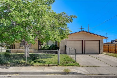 116 Reese St, Las Vegas, NV, 89107-1621 | Card Image