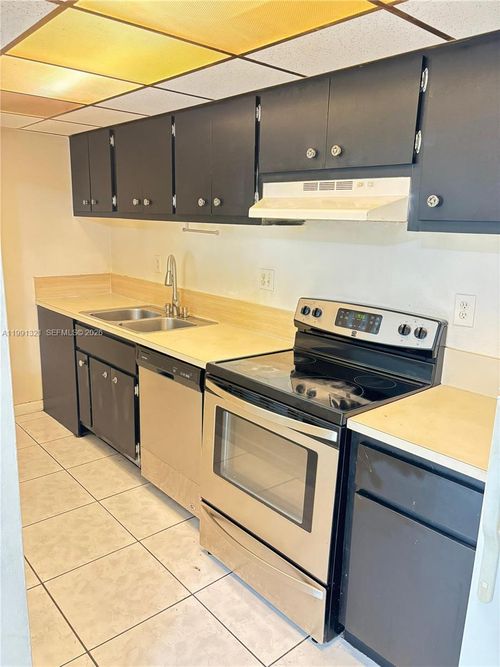 2d-4270 Nw 79th Ave, Doral, FL, 33166-6532 | Card Image