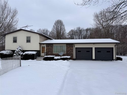 5376 Owosso Rd, Fowlerville, MI, 48836-8719 | Card Image