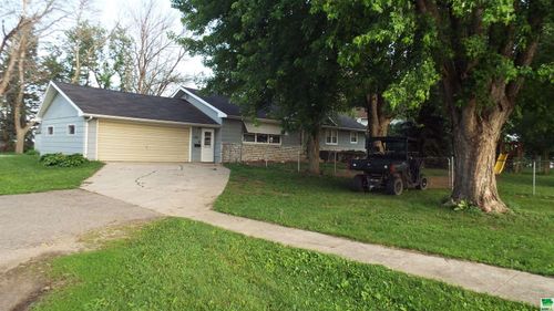142 Section Line Rd, Little Rock, IA, 51243-1032 | Card Image