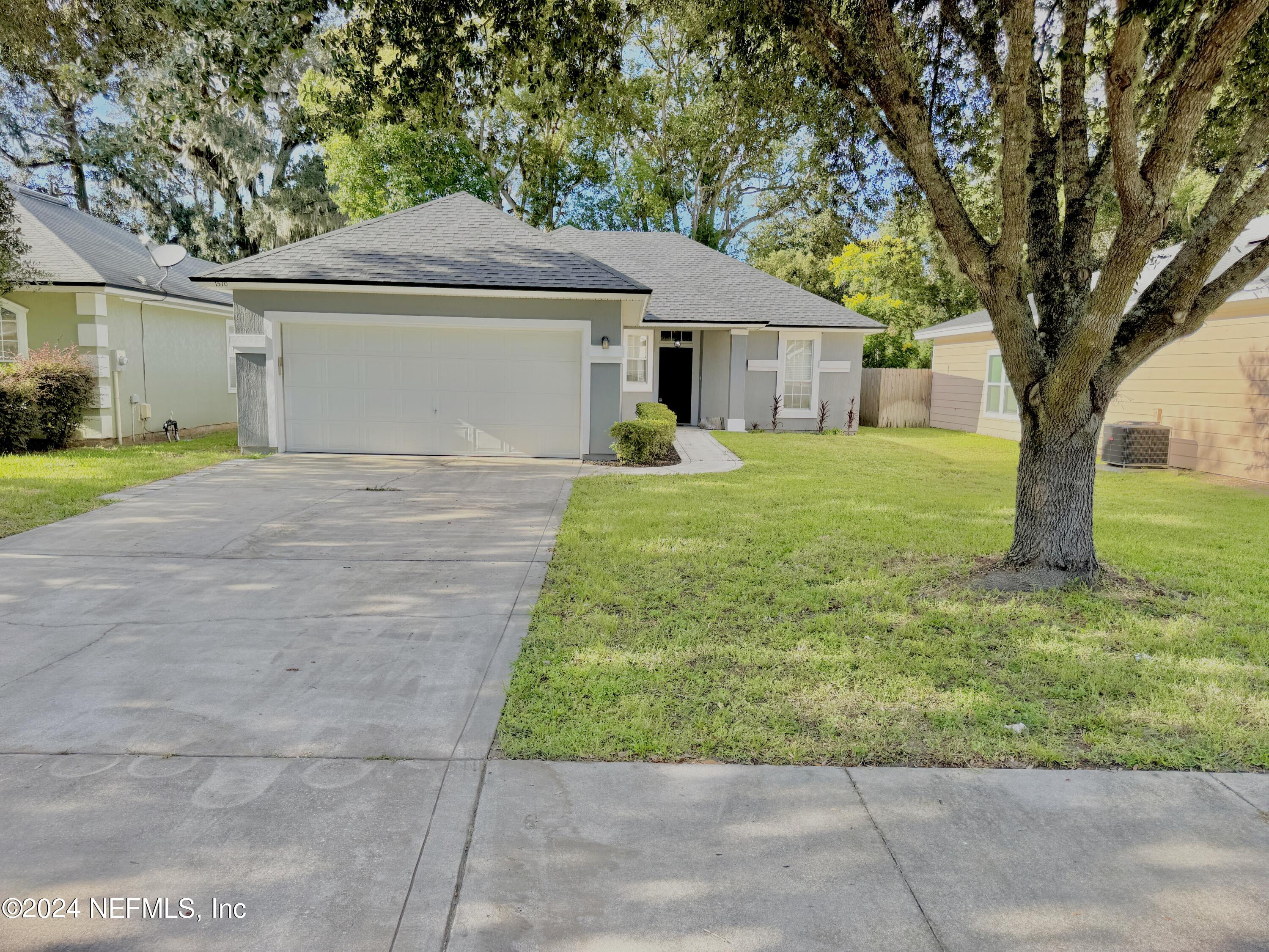 Julia St, Green Cove Springs, FL 32043