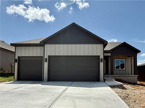 31421 W 85th Ter, De Soto, KS, 66018-9103 | Card Image