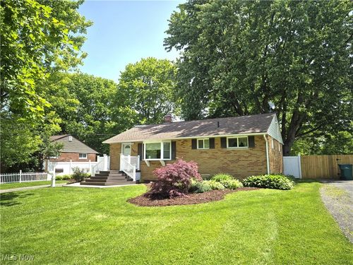 307 Cynthia Dr, Chardon, OH, 44024-1416 | Card Image