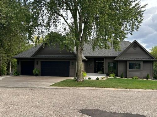 550 Pine Ridge Ct, New Richmond, WI, 54017-2243 | Card Image