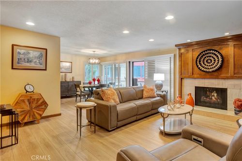 6272 Riviera Cir, Long Beach, CA, 90815-4760 | Card Image